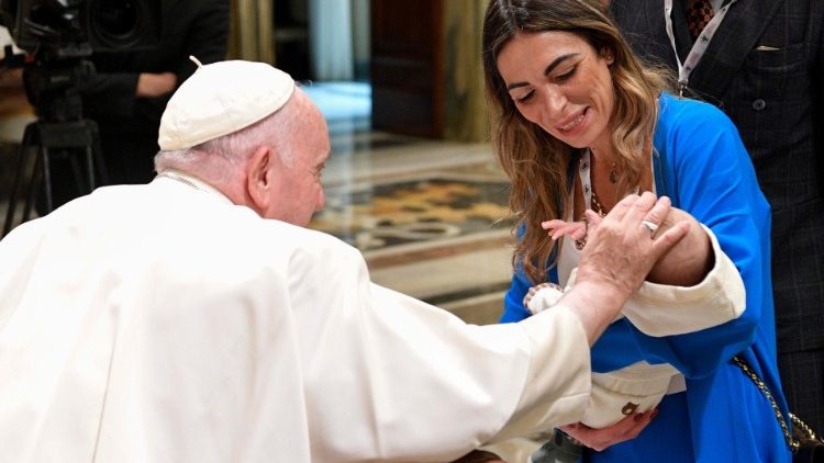 Pope to pharmacists: ‘Combat throwaway culture with culture of care’